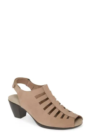 Abby Sandal In Taupe Nubuck