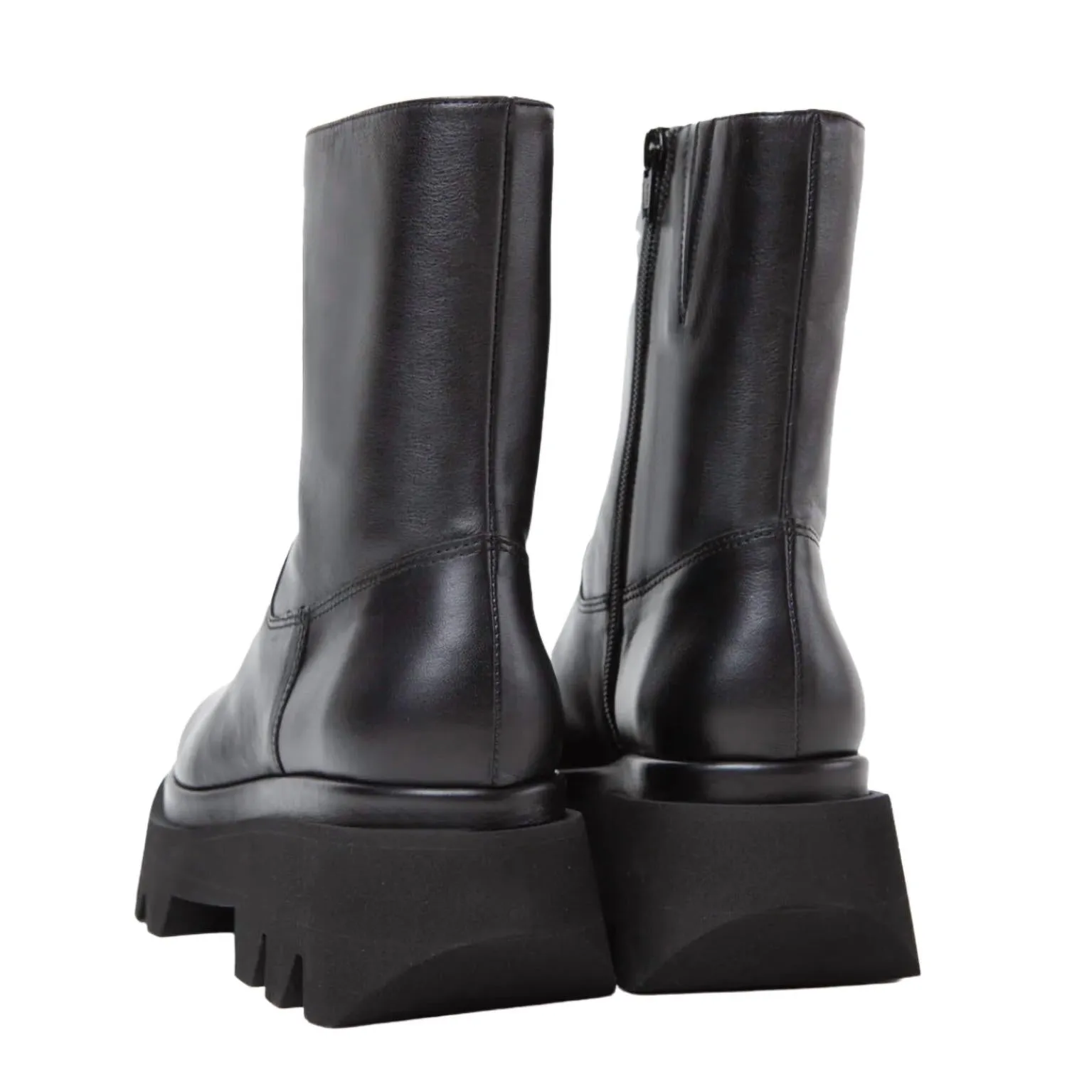 Osian Leather Ankle Boot In Iris Black