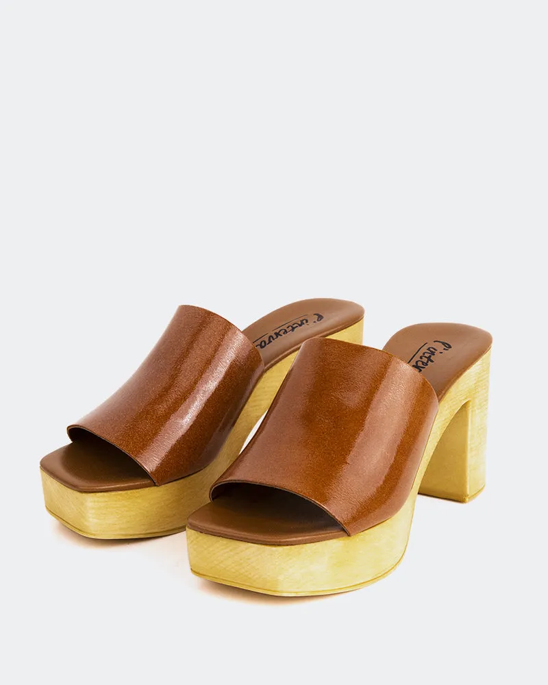 Snicker Tan Leather