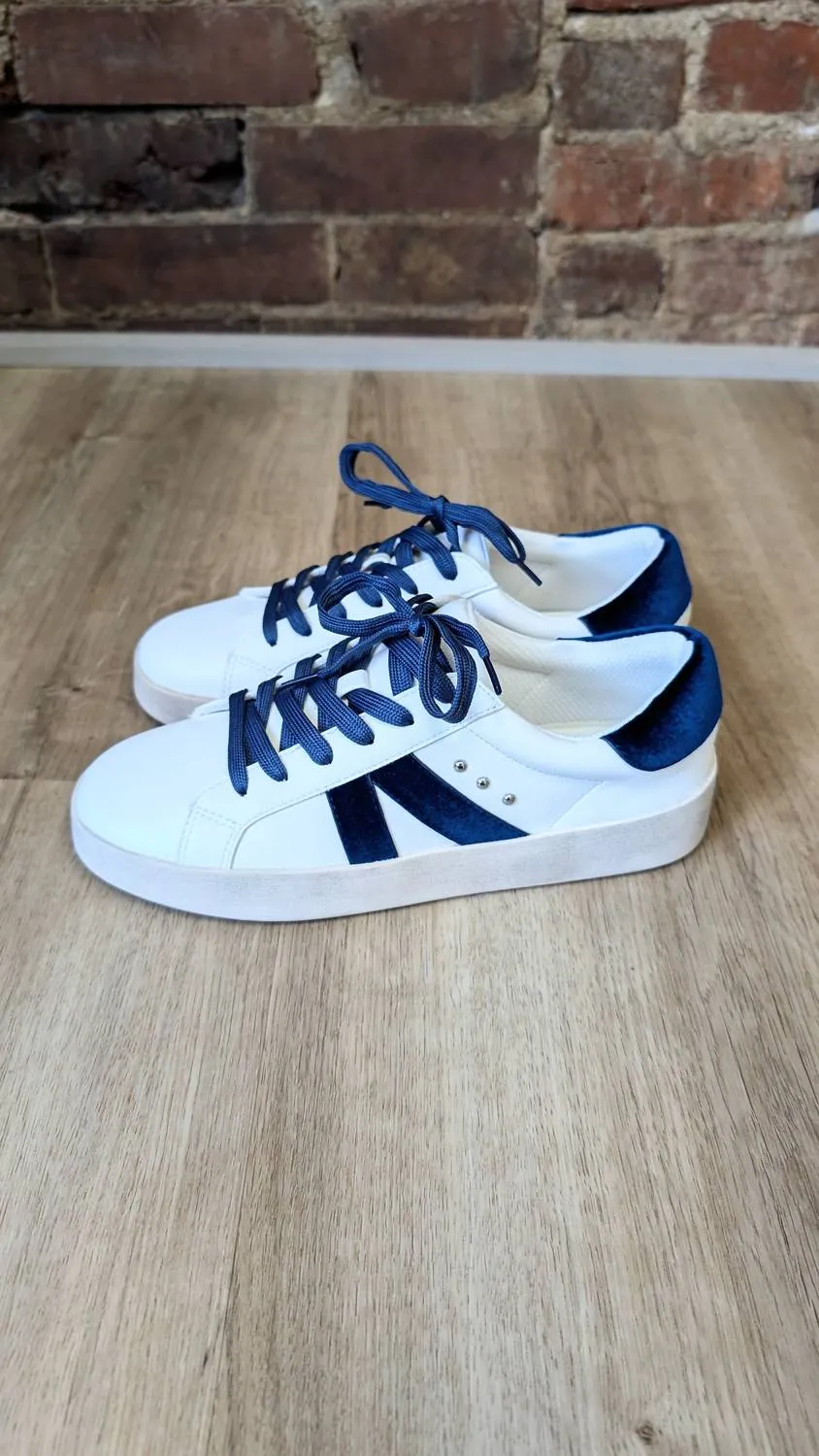 Women No Chaser Sneaker In Teal