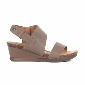 Women Shona Slingback Wedge Sandals In Dove
