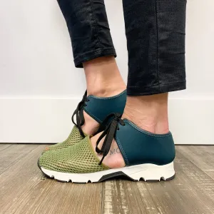 Women's Amazing Mesh In Two Tone Sneaker In Green/navy
