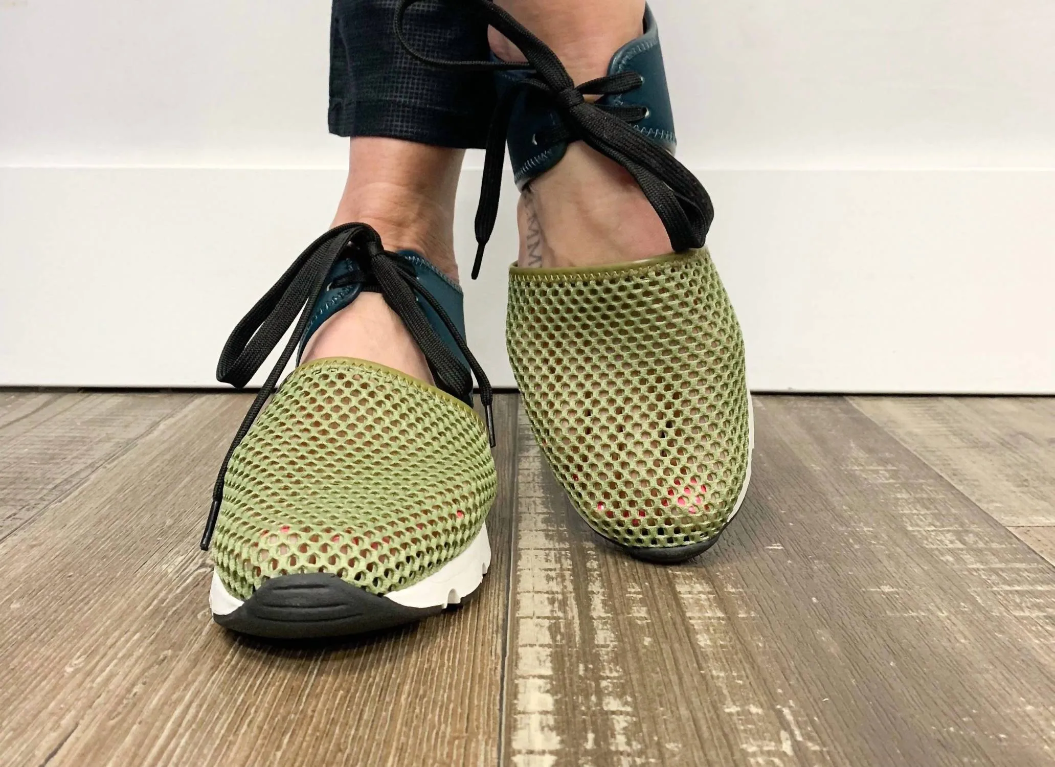 Women's Amazing Mesh In Two Tone Sneaker In Green/navy