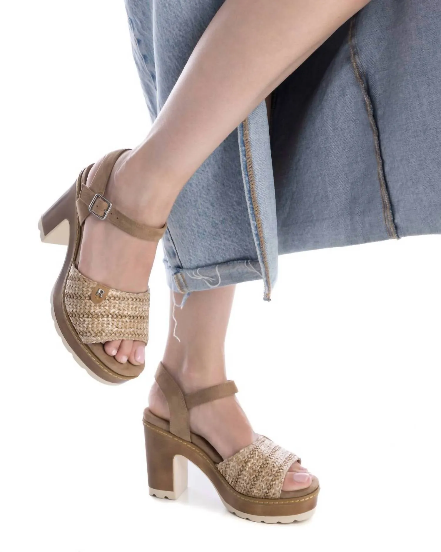 Women's Casual Sandals In Taupe
