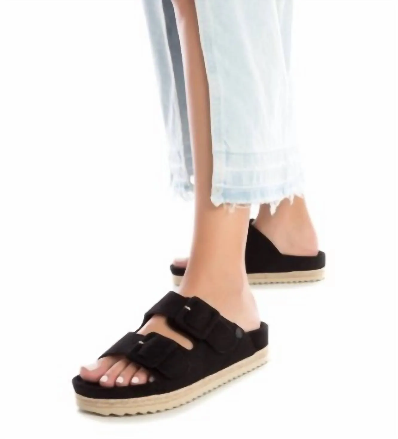 Women's Flat Sandals In Black