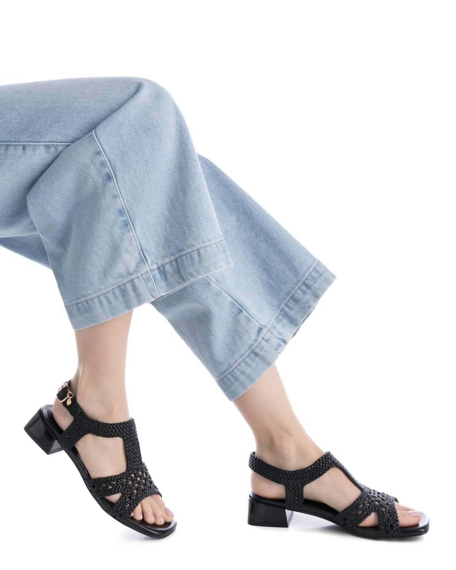 Women's Low Heel Sandals In Black