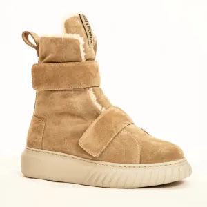 Women's Shearling Boot In Beige